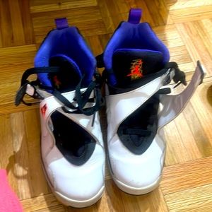 Bugs bunny Jordan’s. Pre loved